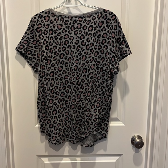 Torrid Leopard print tee. 2X. - Picture 2 of 6